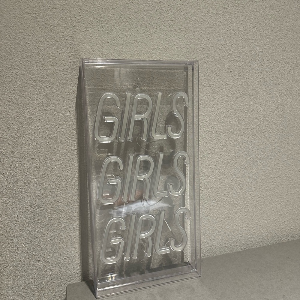 Neon sign GIRLS